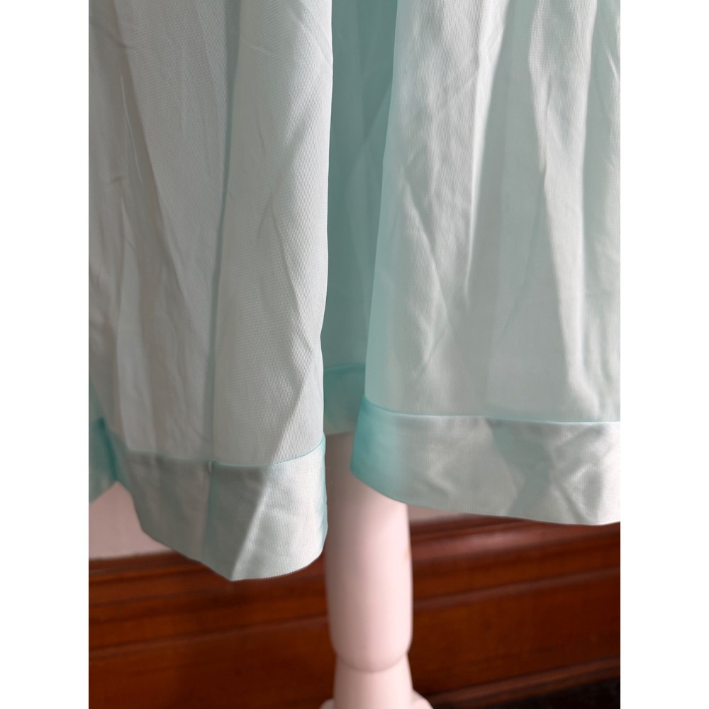 Vintage Vanity Fair Mint Green Embroidered V-Neck Nightgown USA Cottagecore M - Picture 6 of 11
